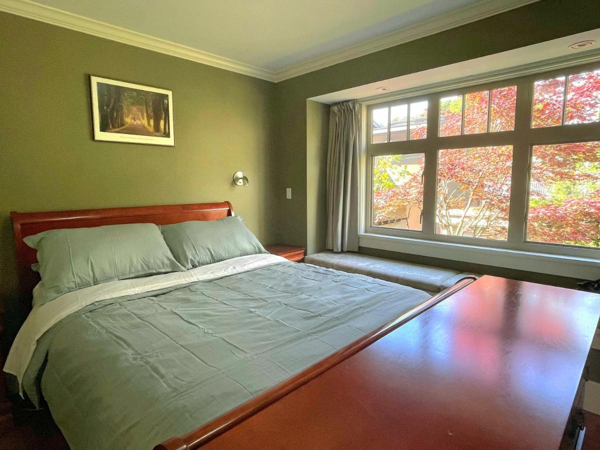 Elegant, Sunny Modern Home With Skylights - Kitsilano, Βανκούβερ Εξωτερικό φωτογραφία
