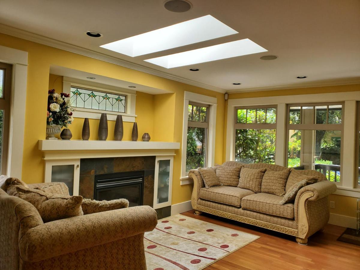 Elegant, Sunny Modern Home With Skylights - Kitsilano, Βανκούβερ Εξωτερικό φωτογραφία