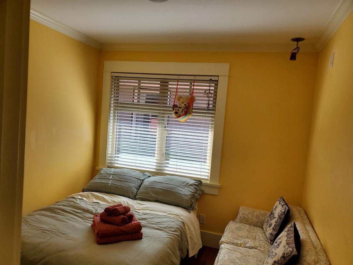 Elegant, Sunny Modern Home With Skylights - Kitsilano, Βανκούβερ Δωμάτιο φωτογραφία