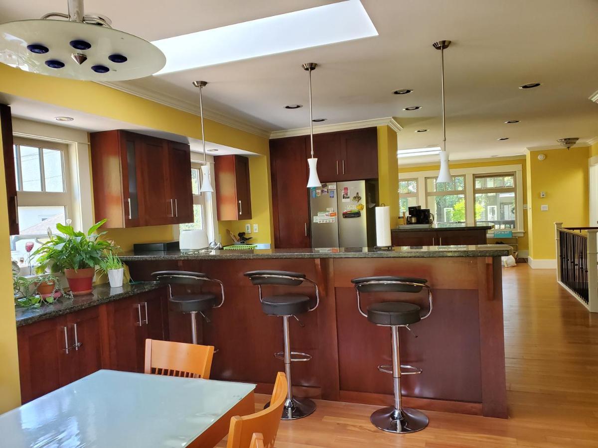 Elegant, Sunny Modern Home With Skylights - Kitsilano, Βανκούβερ Εξωτερικό φωτογραφία