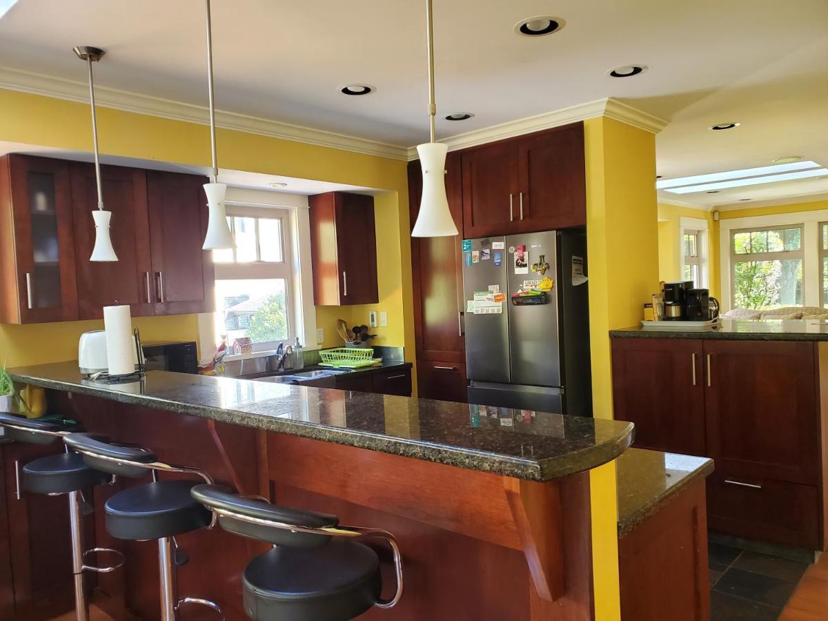 Elegant, Sunny Modern Home With Skylights - Kitsilano, Βανκούβερ Εξωτερικό φωτογραφία